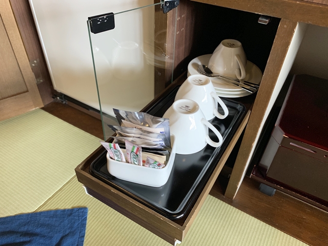 ミニバーのカップです。