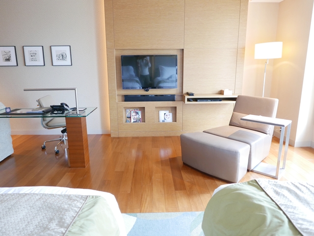 ベッド方向からTV