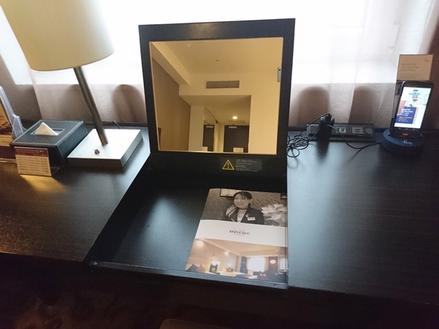 デスクの折り畳みミラーJPG