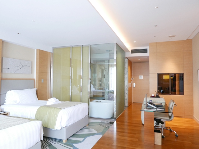 客室全体(入口方向)