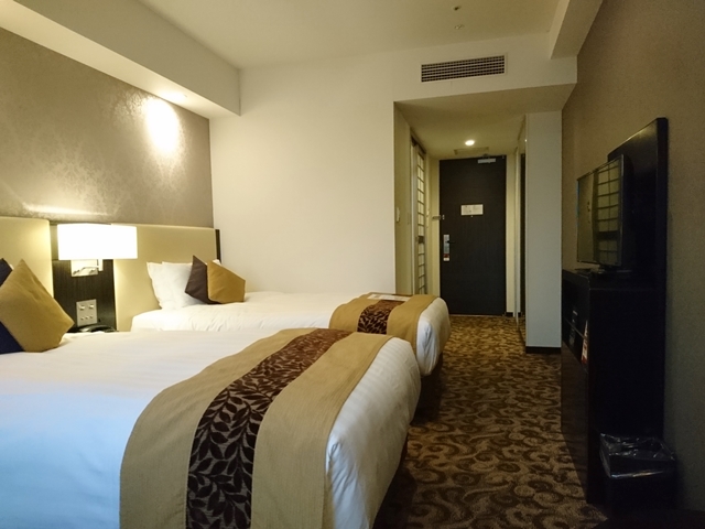 客室全体(入口方向)