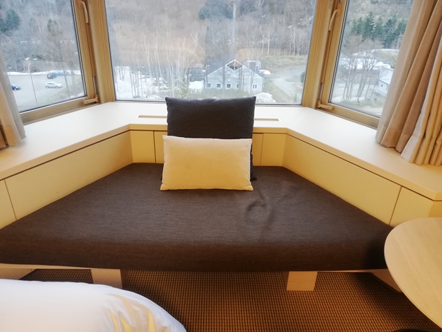 出窓のソファー