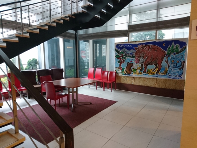 3階から4階に続く階段