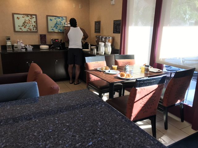 シリアルやワッフルステーション