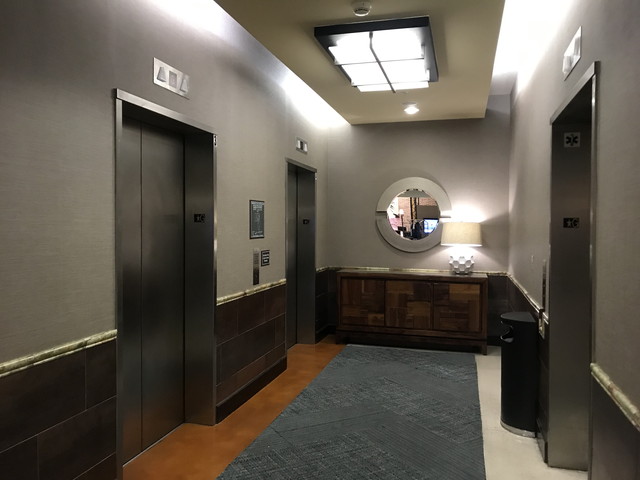 1階エレベーターホール