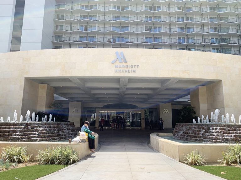 ホテル入口外観