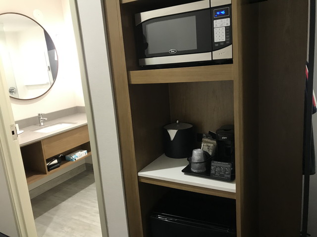 備え付けの冷蔵庫、レンジ、コーヒー
