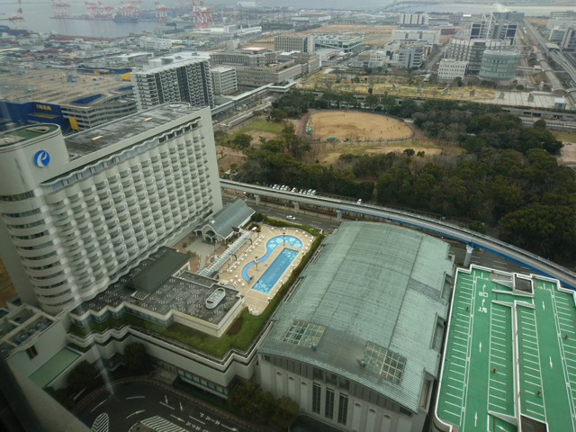 南館外観と屋外プール copy
