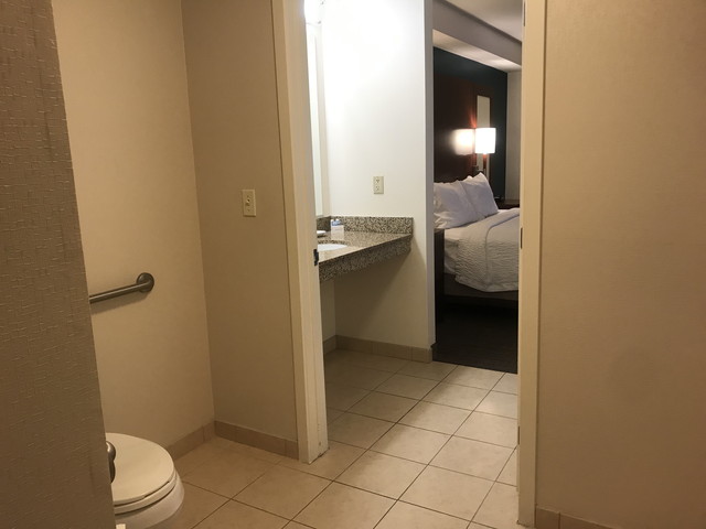 バスルーム内から 左