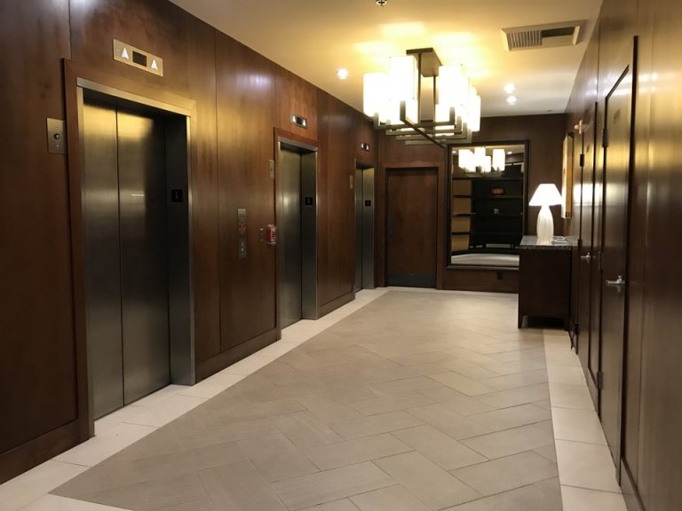 1階エレベーター