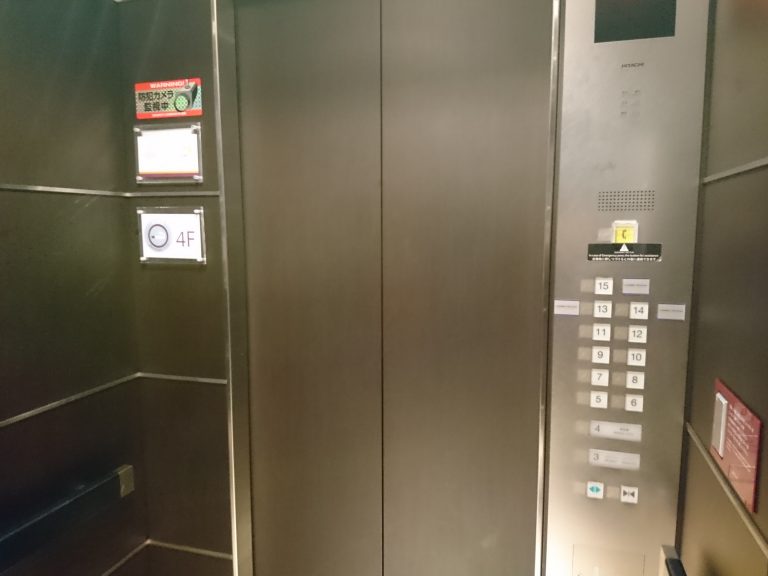 エレベーター内観