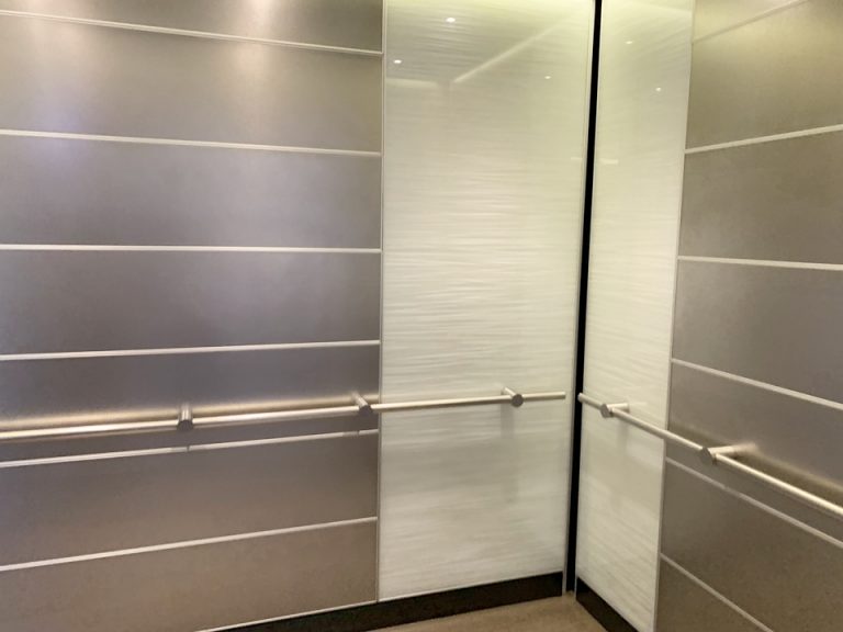 エレベーター内観