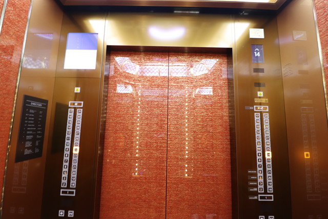 エレベーター内観