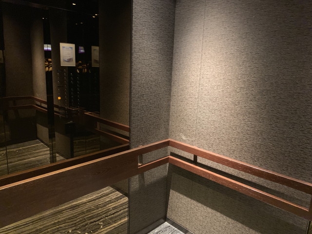 エレベーター内観