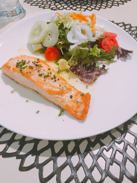 夕飯 鮭のムニエル