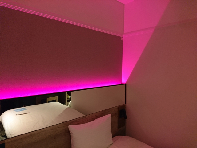 客室照明ピンク copy