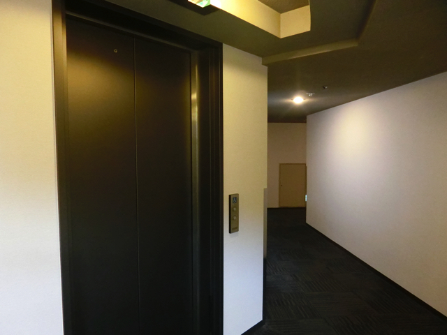 宿泊階エレベーターホール copy
