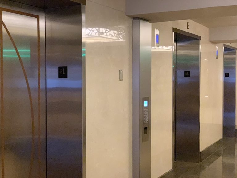 エレベーターフロント階 外観