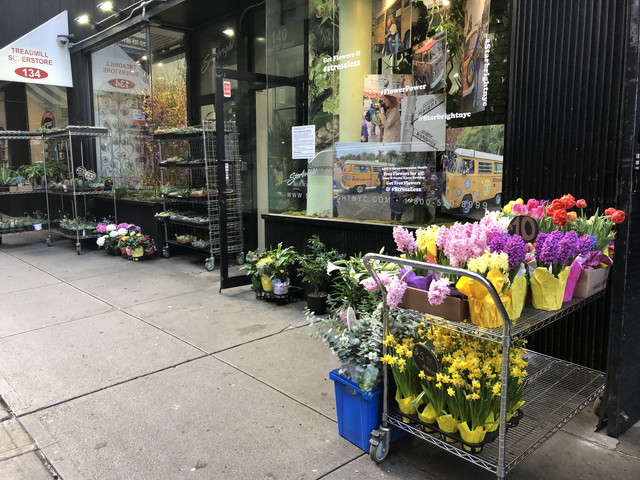 ホテル周辺のお花屋さん