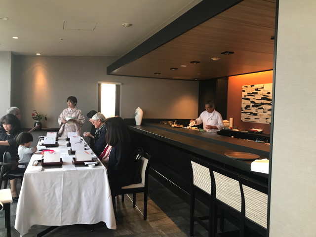 奥のテーブル個室 佐世保市内を見下ろせるロケーション