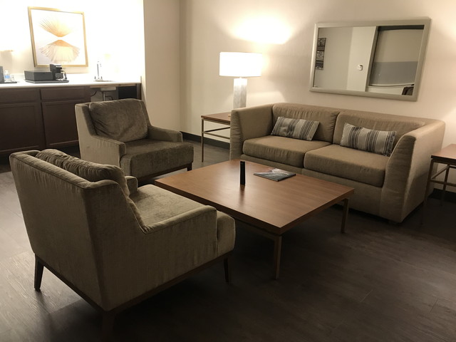 ソファーテーブル