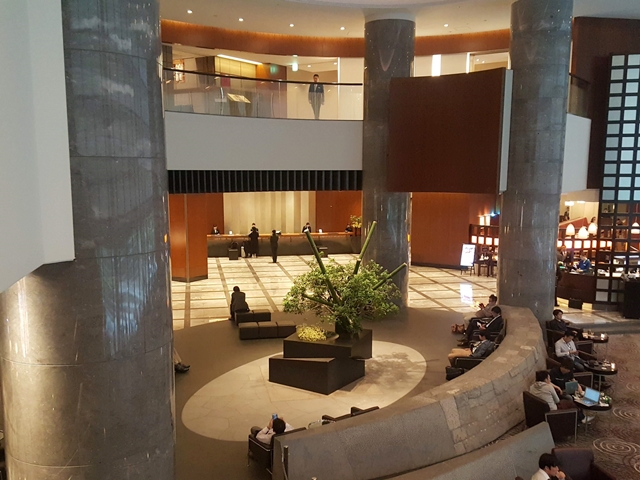 玄関、ロビー_ロビー_4_2階からの眺め