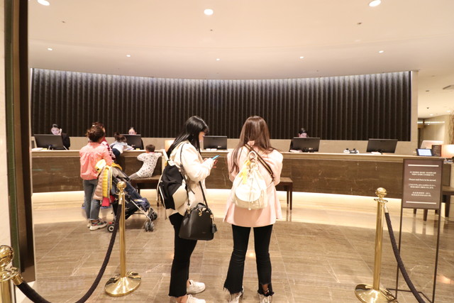 フロントカウンター