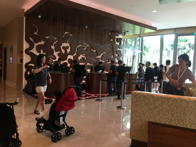 フロントカウンター