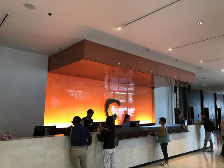 フロントカウンター