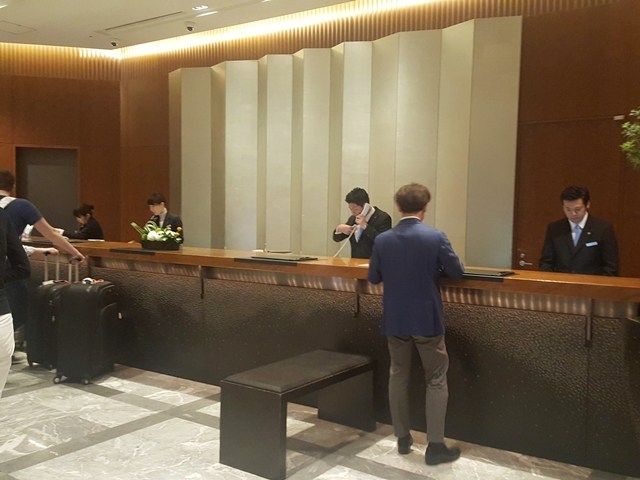 フロントカウンター