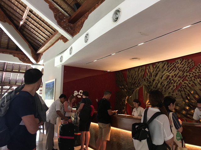 フロントカウンター