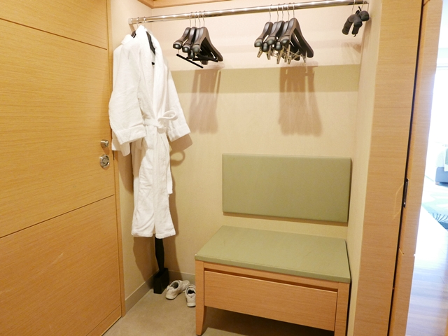 クローゼット右手