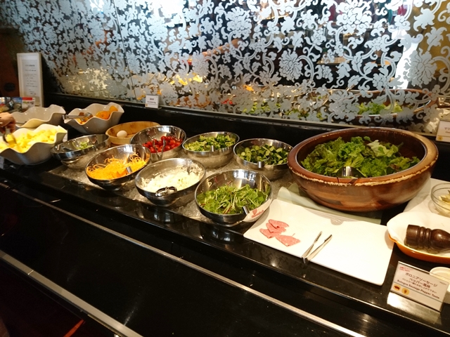 サラダコーナー