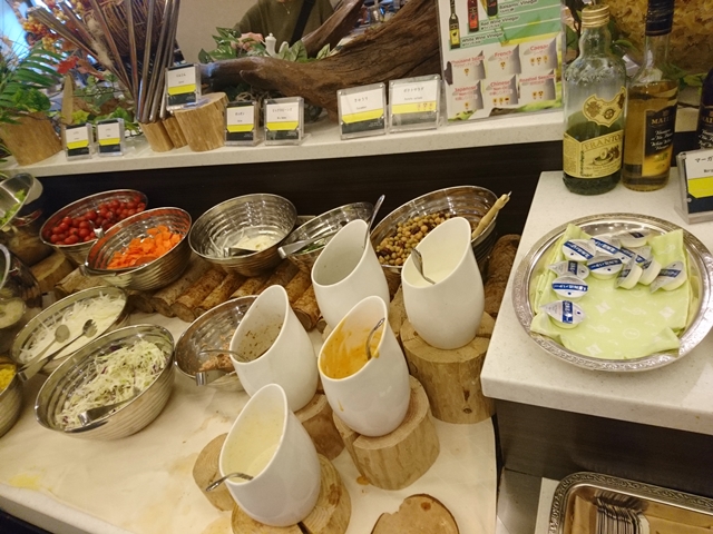 サラダコーナー