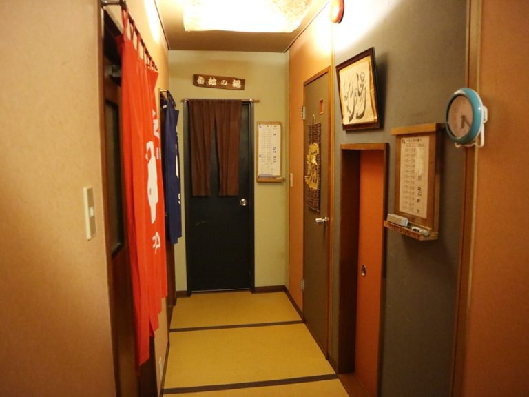 (左)大浴場、(右、奥)貸切露天風呂