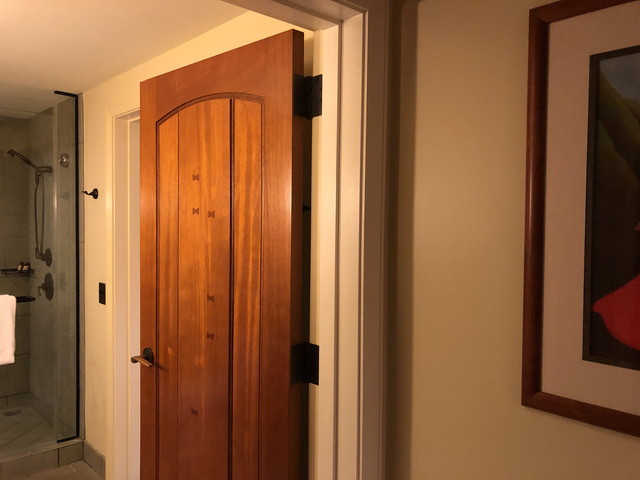 入り口すぐ左手 トイレへ