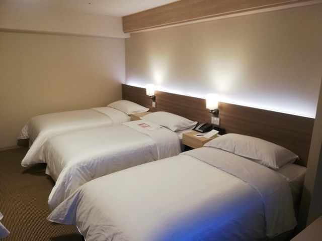 出窓からベッド方向