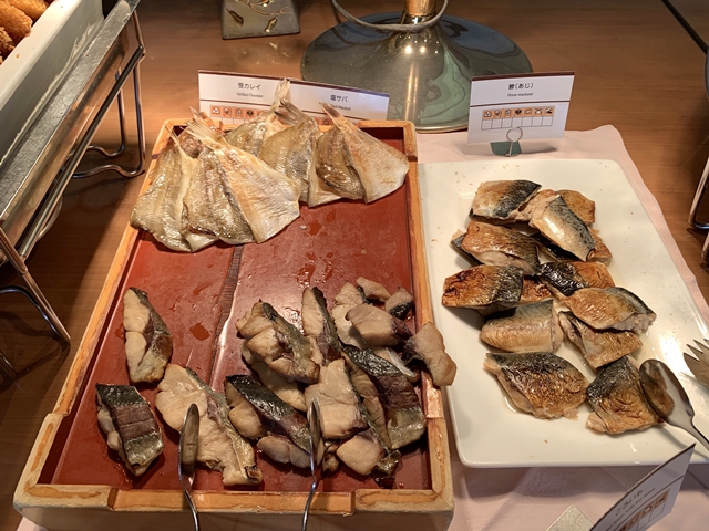 笹カレイ、塩サバ、鯵のコーナーです。