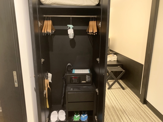 クローゼット外観開けた状態