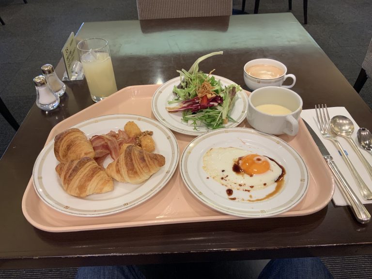 朝食会場のレストラン フィガロ 料理はバイキング2