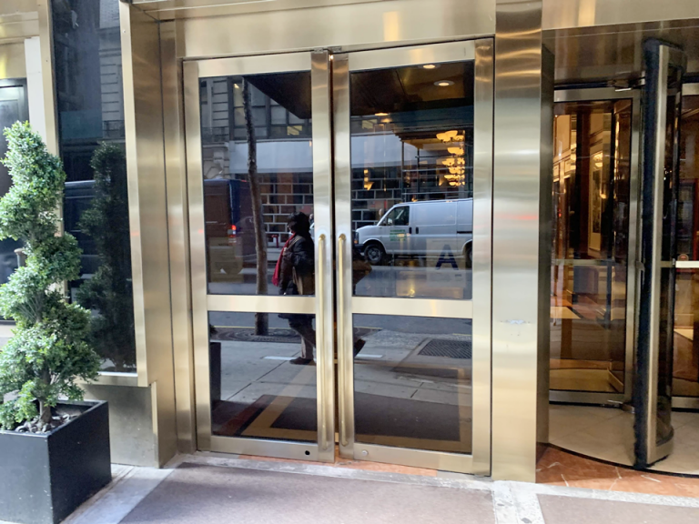 エントランス外観