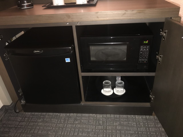 コーヒーカウンター下レンジ冷蔵庫など