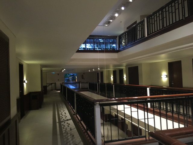 客室入り口付近廊下