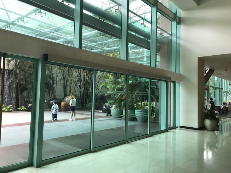 エントランス内側