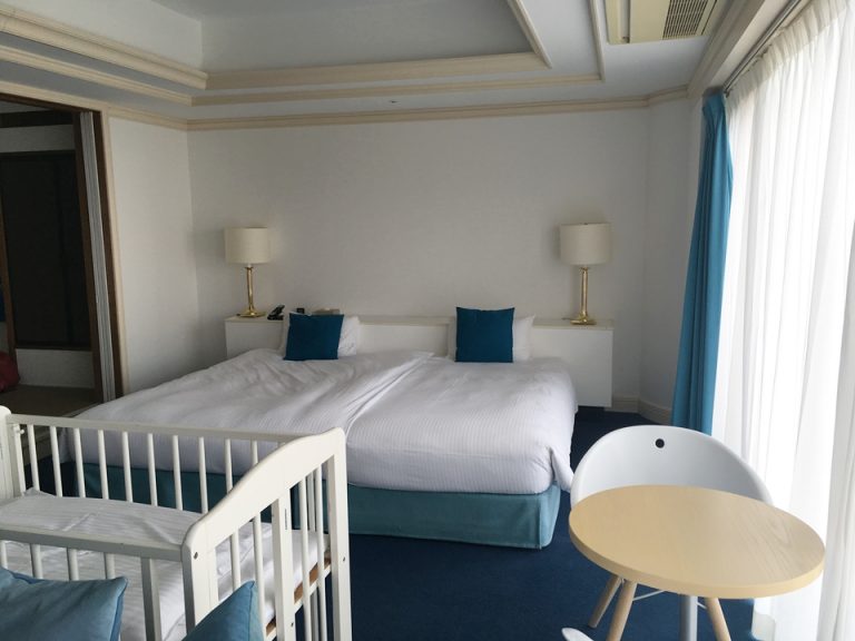 テレビからベッド方向3