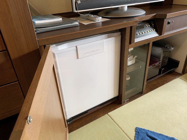 冷蔵庫閉じた状態です。