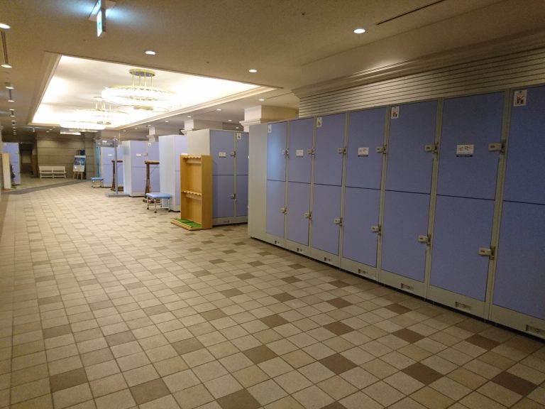 スキー客ロッカー