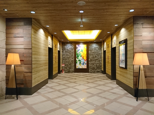 エレベーターホールフロント側