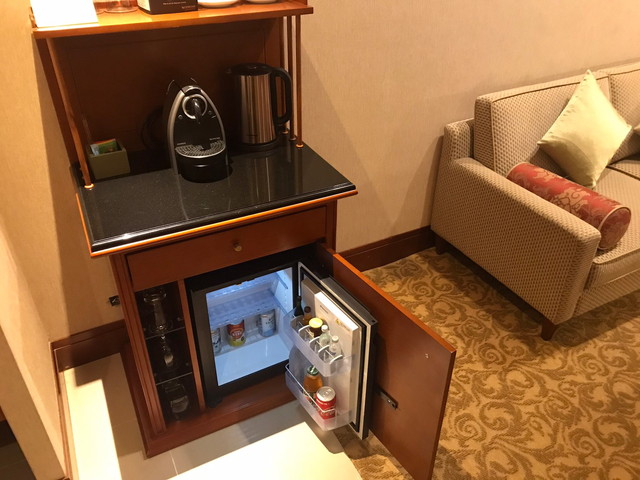 冷蔵庫とコーヒーメーカー (2)