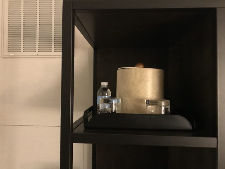 アイスボックス コンプリメンタリーウォーターがありました